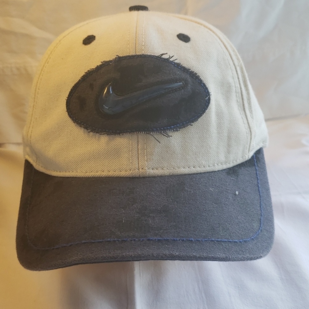 Vintage Nike gel hat.